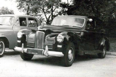  Carros da coleção de Oscar Allgayer: Humber Hawk 1951 (esquerda),  e o majestoso Humber Super Snipe 1949  ( na direita)