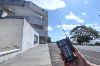  PORTO ALEGRE, RS, BRASIL, 25/12/2018: Para fugir do calorão: passamos pelos espaços públicos que os porto-alegrenses usam para dizer onde faz mais calor e onde é mais fresco. Na foto: IberêIndexador: ISADORA NEUMANN