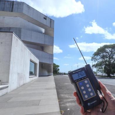  PORTO ALEGRE, RS, BRASIL, 25/12/2018: Para fugir do calorão: passamos pelos espaços públicos que os porto-alegrenses usam para dizer onde faz mais calor e onde é mais fresco. Na foto: IberêIndexador: ISADORA NEUMANN