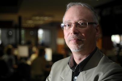  CAXIAS DO SUL, RS, BRASIL 16/11/2015Marcos Fernando Kirst lança livro a Sombra de Clara. (Felipe Nyland/Agência RBS)Indexador: Felipe Nyland                   