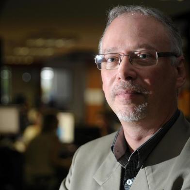  CAXIAS DO SUL, RS, BRASIL 16/11/2015Marcos Fernando Kirst lança livro a Sombra de Clara. (Felipe Nyland/Agência RBS)Indexador: Felipe Nyland                   