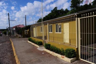  CAMPESTRE DA SERRA, RS, BRASIL, 24/12/2018. Municípios com menos de 10 mil habitantes sofrem com déficit de efetivo da Brigada Militar e se tornaram alvo das quadrilhas que assaltam ou cometem explosões em agências bancárias. Em Campestre da Serra, os 3,3 mil habitantes ficaram sem agência do Banco do Brasil que deixou a cidade alegando falta de segurança. Na foto, posto da BM do município. (Porthus Junior/Agência RBS)