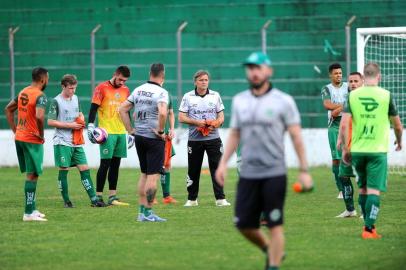 CAXIAS DO SUL,RS,BRASIL. (17/12/2018)Dia de treino no estádio Alfredo Jaconi em Caxias do Sul. Na foto, técnico Luiz Carlos Winck. (Antonio Valiente/Agências RBS)