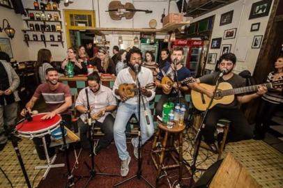 Banda regional Volto pra te Ver, no Comitê Latino-Americano (Rua Vieira de Castro, 133), em Porto Alegre