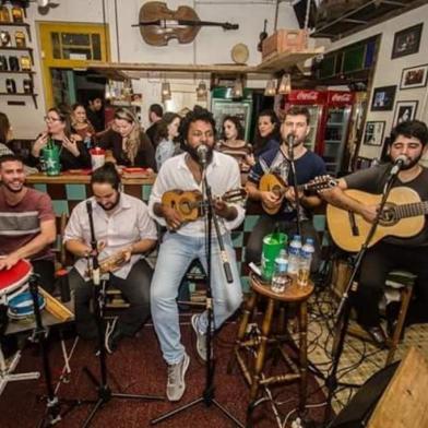 Banda regional Volto pra te Ver, no Comitê Latino-Americano (Rua Vieira de Castro, 133), em Porto Alegre