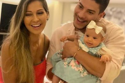 Arthur Aguiar, Mayra Cardi, redes sociais