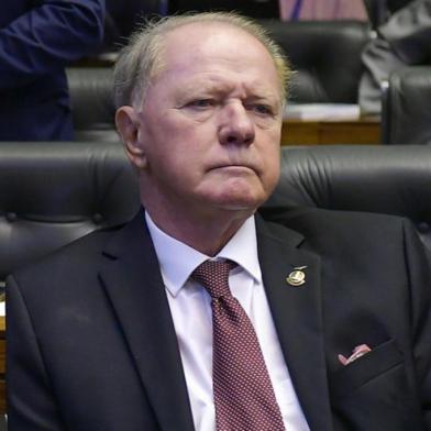 Plenário da Câmara dos Deputados durante sessão solene do Congresso Nacional destinada a comemorar os 30 anos da Constituição Cidadã. Bancada: senador Sérgio Petecão (PSD-AC); senador Elmano Férrer (Pode-PI); ex-senador Gerson Camata.Foto: Marcos Brandão/Senado Federal