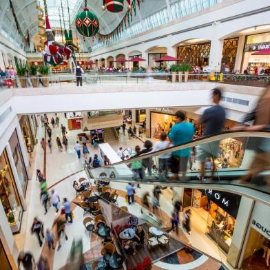  PORTO ALEGRE, RS, BRASIL, 20/12/2018 : Movimentação é intensa nos shoppings para compras de Natal (Omar Freitas/Agência RBS)