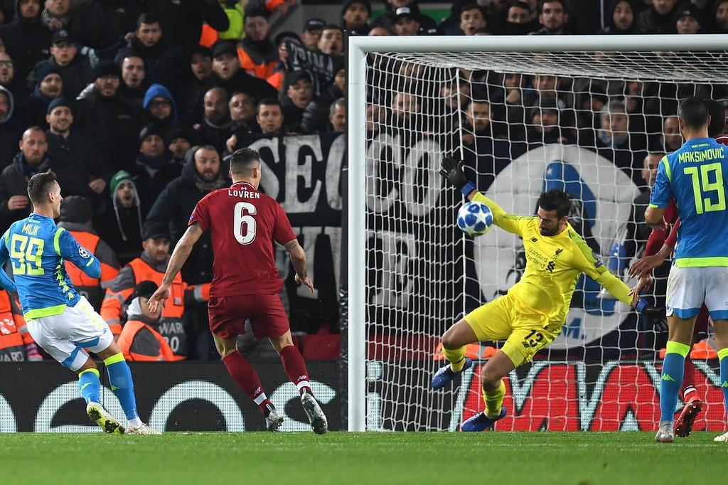 Alisson é eleito melhor goleiro do mundo pela France Football 