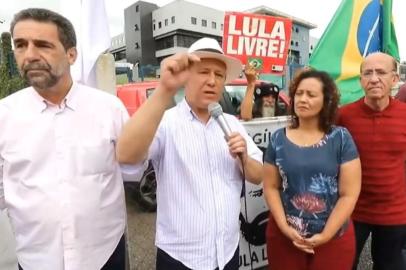 Deputado federal Pepe Vargas (PT) participa da Vigília Lula Livre, em Curitiba (PR)