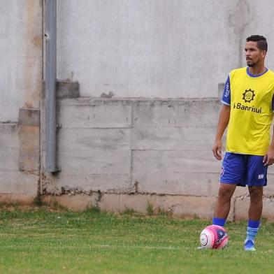  CAXIAS DO SUL, RS, BRASIL, 14/12/2018 - Equipe da Ser Caxias treina para jogo de terça feira. NA FOTO: lateral direito Muriel. (Marcelo Casagrande/Agência RBS)