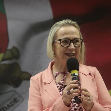  PORTO ALEGRE, RS, BRASIL - 2018.12.27 - Governador eleito, Eduardo Leite, anuncia Arita Bergmann como secretária de saúde do Rio Grande do Sul. (Foto: ANDRÉ ÁVILA/ Agência RBS)