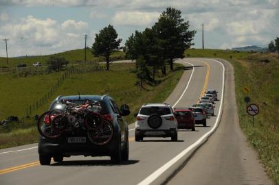  CAXIAS DO SUL, RS, BRASIL, 27/12/2018Reportagem percorre Rota do Sol e encontra apenas um trecho em más condições onde motoristas se arriscam a andar na contra mão para fugir dos buracos. Região de Lajeado Grande (Lucas Amorelli/Agência RBS)