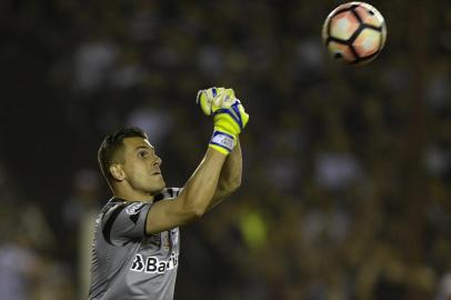 Brazils Gremio goalkeeper Marcelo Grohe hits the ball during the Copa Libertadores 2017 final football match against Argentinas Lanus at Lanus stadium in Lanus, Buenos Aires, Argentina, on November 29, 2017. / AFP PHOTO / JUAN MABROMATA