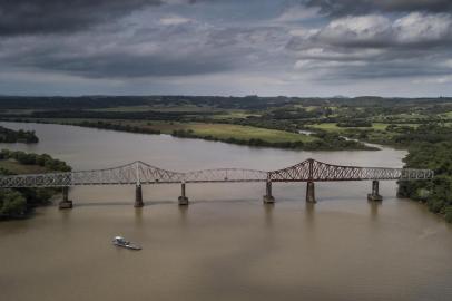  GENERAL CÂMARA, RS, BRASIL, 19-02-2018. Ponte do Barreto, ponte ferroviária que liga General Câmara a Triunfo. (JEFFERSON BOTEGA/AGÊNCIA RBS)