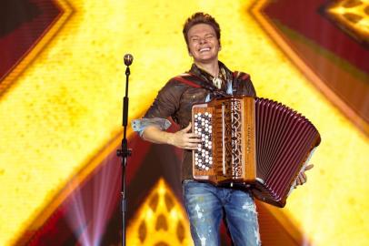 Michel Teló em show da turnê Bem Sertanejo.