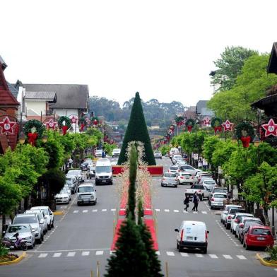  GRAMADO, RS. BRASIL, 23/10/2018Moradores da região das hortênsias aproveitam a oportunidade do Natal Luz de Gramado para aumentar a renda e até aprender um novo ofício. (Lucas Amorelli/Agência RBS)