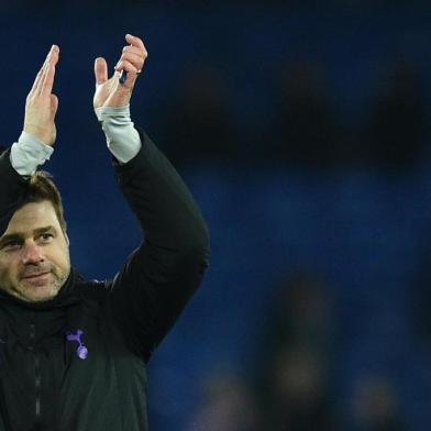  Tottenham Hotspurs Argentinian head coach Mauricio Pochettino applauds at the end of the English Premier League football match between Everton and Tottenham Hotspur at Goodison Park in Liverpool, north west England on December 23, 2018. (Photo by Oli SCARFF / AFP) / RESTRICTED TO EDITORIAL USE. No use with unauthorized audio, video, data, fixture lists, club/league logos or live services. Online in-match use limited to 120 images. An additional 40 images may be used in extra time. No video emulation. Social media in-match use limited to 120 images. An additional 40 images may be used in extra time. No use in betting publications, games or single club/league/player publications. / Editoria: SPOLocal: LiverpoolIndexador: OLI SCARFFSecao: soccerFonte: AFPFotógrafo: STR