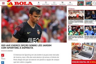 Léo Jardim, goleiro emprestado pelo Grêmio ao Rio Ave, em notícia publicada pelo jornal A Bola, de Portugal