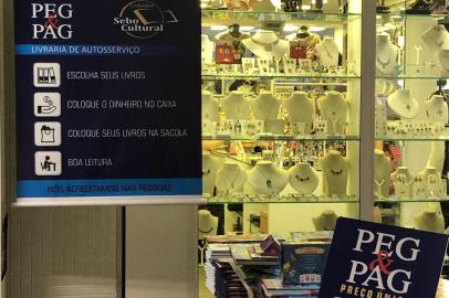 Peg&Pag de livros no aeroporto de Foz do Iguaçu (PR).