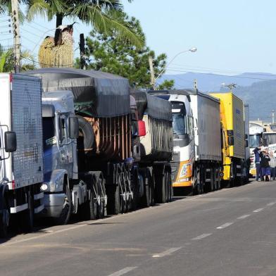  TRÊS CACHOEIRAS, RS, BRASIL, 24-05-2018. Rodovias do RS no quarto dia de greve dos caminhoneiros. Categoria protesta contra o aumento no preço de combustíveis por todo o país (RONALDO BERNARDI/AGÊNCIA RBS)