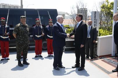  RIO DE JANEIRO, RJ, BRASIL, 28.12.2048.  O presidente eleito Jair Bolsonaro recebe a visita do primeiro-ministro de Israel, Benjamin Netanyahu, em Copacabana.Foto Fernando Frazão/Agência BrasilIndexador: Fernando FrazÃ£o/AgÃªncia Brasil