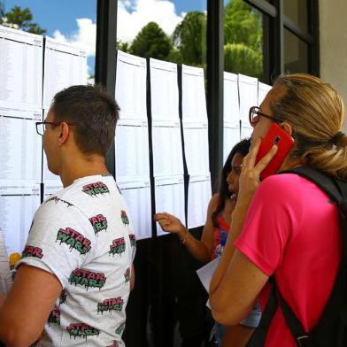  PORTO ALEGRE, RS, BRASIL, 04-11-2018. Enem 2018: veja fotos do primeiro dia de exame em Porto Alegre. Candidatos fazem neste domingo (4) provas de Linguagens, Ciências Humanas e Redação