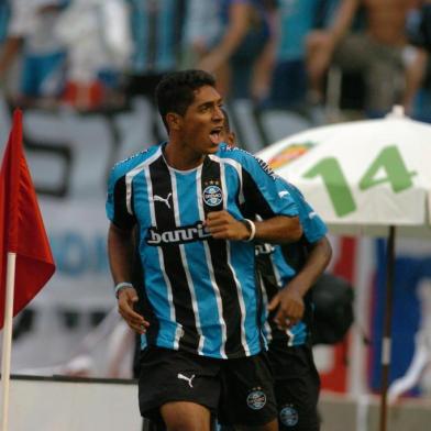 *** Fernando - Grenal 6 ***Decisão do Campeonato Gaúcho 2006.No Gre-Nal de número 365, realizado no Estádio Beira-Rio, em Porto Alegre, Internacional e Grêmio decidem o título de campeão gaúcho de 2006. O Grêmio tem a vantagem do saldo qualificado, podendo colocar a mão na taça com qualquer empate com gols. Se o jogo terminar em 0 a 0, a disputa irá para a prorrogação e, persistindo a igualdade, a decisão será nos pênaltis.Gol de empate do Grêmio, feito por Pedro Júnior, deu o título ao time azul.