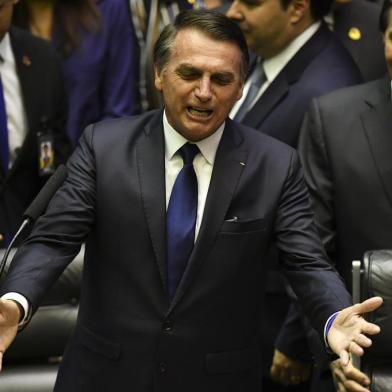  Brazil's President-elect Jair Bolsonaro gestures at the Congress before he is sworn in as Brazil's new president, in Brasilia on January 1, 2019. - Bolsonaro takes office with promises to radically change the path taken by Latin America's biggest country by trashing decades of centre-left policies. (Photo by Nelson ALMEIDA / AFP)Editoria: POLLocal: BrasíliaIndexador: NELSON ALMEIDASecao: governmentFonte: AFPFotógrafo: STF