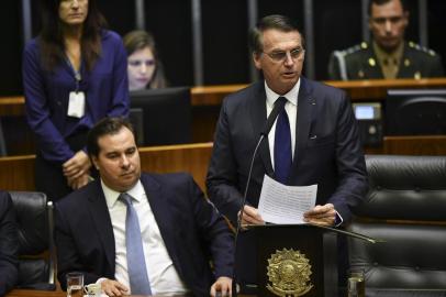  Brazil's President-elect Jair Bolsonaro (R) addresses Congress, next to Brazilian Lower House President Rodrigo Maia, before being sworn in as Brazil's new president, in Brasilia on January 1, 2019. - Bolsonaro takes office with promises to radically change the path taken by Latin America's biggest country by trashing decades of centre-left policies. (Photo by NELSON ALMEIDA / AFP)Editoria: POLLocal: BrasíliaIndexador: NELSON ALMEIDASecao: governmentFonte: AFPFotógrafo: STF