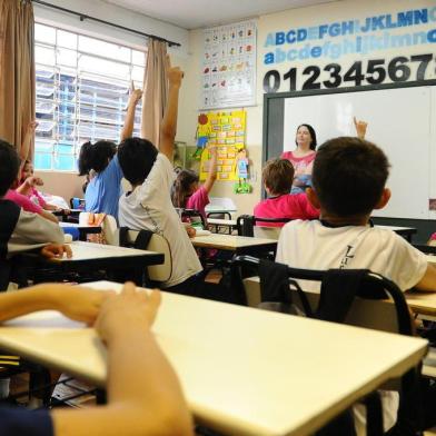  CAXIAS DO SUL, RS, BRASIL, 20/02/2017. Volta às aulas na rede municipal de Caxias do Sul é tema do ensaio da contracapa fotográfica de terça-feira. Na foto, a Escola Municipal de Ensino Fundamental Prefeito Luciano Corsetti, no bairro Kayser.. (Diogo Sallaberry/Agência RBS)