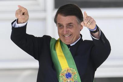  Brazils new president Jair Bolsonaro gestures after receiveing the presidential sash from outgoing Brazilian president Michel Temer (out of frame), at Planalto Palace in Brasilia on January 1, 2019. - Bolsonaro takes office with promises to radically change the path taken by Latin Americas biggest country by trashing decades of centre-left policies. (Photo by EVARISTO SA / AFP)Editoria: POLLocal: BrasíliaIndexador: EVARISTO SASecao: governmentFonte: AFPFotógrafo: STF