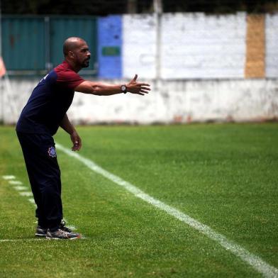 VERANÓPOLIS, RS, BRASIL, 30/12/2018 - Veranópolis x Caxias. Jogo amistoso realizado no Estádio Antônio David Farina.Início da partida está marcado para as 11 horas da manhã. NA FOTO: técnico do Caxias, Pingo. (Marcelo Casagrande/Agência RBS)