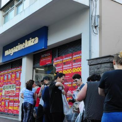  CAXIAS DO SUL, RS, BRASIL (05/01/2018). Magazine Luiza promove a tradicional Liquidação Fantástica.   (Roni Rigon/Pioneiro).