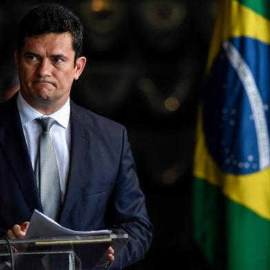  Brazils new Justice Minister Judge Sergio Moro delivers a speech during the ceremony to take office, a day after the swearing-in of the countrys new government, at the Justice Ministry in Brasilia, on January 2, 2019. - Brazils new far-right President Jair Bolsonaro declared a crusade against crime, corruption and leftwing ideology as he took office on January 1 for a four-year term at the helm of Latin Americas biggest nation. (Photo by Nelson ALMEIDA / AFP)Editoria: POLLocal: BrasíliaIndexador: NELSON ALMEIDASecao: governmentFonte: AFPFotógrafo: STF