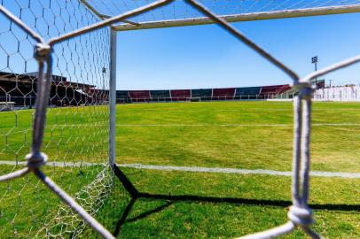  Rio Grande, RS, BRASIL, 18/01/2016 : Blitz dos estádios do Gauchão -  Estádio Aldo Dapuzzo (Rio Grande). Visita aos 12 estádios do Interior que receberão jogos do Campeonato Gaúcho de 2016. Verificaremos itens como gramado, vestiários (visitante e arbitragem), acomodações (arquibancadas e cadeiras) e casamatas (banco de reservas) dos adversários.  (Omar Freitas/Agência RBS)Indexador: Omar Freitas