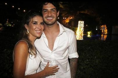 Alexandre Pato, Rebeca Abravanel, namoro