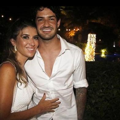 Alexandre Pato, Rebeca Abravanel, namoro