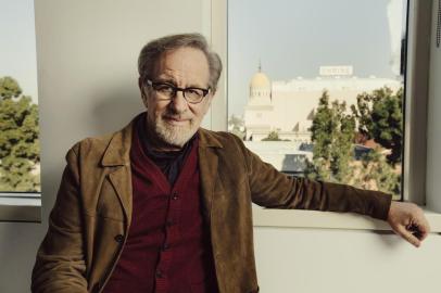 GENOCIDE-POPESCU-ART-LSPR-122518Filmmaker Steven Spielberg, the founder of the U.S.C. Shoah Foundation, in its newly expanded offices at the University of Southern California in Los Angeles, Dec. 11, 2018. Spielberg is reissuing his film âSchindlerâs List,â as he expands the mission of the Shoah Foundation through video testimonies of genocide survivors. (Rozette Rago/The New York Times)Editoria: ELocal: LOS ANGELESIndexador: ROZETTE RAGOFonte: NYTNSFotógrafo: STR