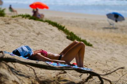  FLORIANÓPOLIS, SC, BRASIL, 03/01/2019: Calor extremo na Praia do Moçambique.(FOTO: CRISTIANO ESTRELA / DIÁRIO CATARINENSE)