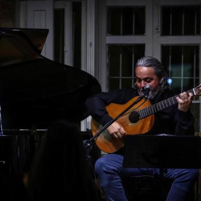  PORTO ALEGRE, RS, BRASIL, 07/12/2018: Demétrio Xavier apresenta as delicadas canções do disco Cantos do Sul no Café Fon FonIndexador: ISADORA NEUMANN