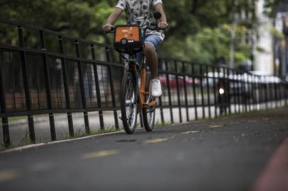  PORTO ALEGRE, RS, BRASIL - Adesão crescente e constante ao BikePoa. Aumento das Ciclovias tem ajudado nesse crescimento.Indexador: Jefferson Botega