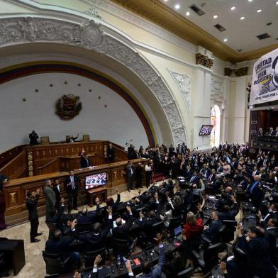 General view at Venezuelas National Assembly during the inauguration ceremony in Caracas on January 5, 2019. - The opposition-controlled National Assembly will declare illegitimate the new presidential term of Nicolas Maduro, due to start January 10, a symbolic decision that could further divide the opponents of the government. (Photo by Federico Parra / AFP)