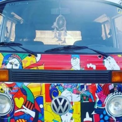 Kombi com arte de Fabio Balen stará no Mercado Chic Boutique