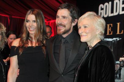 Official Viewing And After Party Of The Golden Globe Awards Hosted By The Hollywood Foreign Press AssociationBEVERLY HILLS, CA - JANUARY 06: (L-R) Sibi Bale, Christian Bale and Glenn Close attend the official viewing and after party of The Golden Globe Awards hosted by The Hollywood Foreign Press Association at The Beverly Hilton Hotel on January 6, 2019 in Beverly Hills, California.   Rachel Luna/Getty Images/AFPEditoria: ACELocal: Beverly HillsIndexador: Rachel LunaSecao: PeopleFonte: GETTY IMAGES NORTH AMERICAFotógrafo: STR