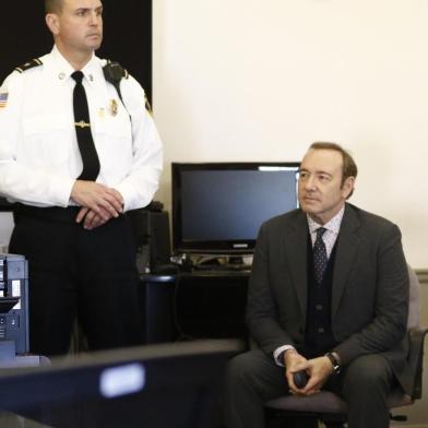 Kevin Spacey sits in chair while the legal teams meet during his arraignment at Nantucket District Court in Nantucket, Massachusetts on January 7, 2019. - Kevin Spacey was formally charged Monday with the indecent assault of a teenager who alleged the US actor groped him at a bar in Massachusetts in 2016. The House of Cards star was not asked for his plea during the brief arraignment in a crowded Nantucket courtroom, but local media said his lawyer entered a plea of not guilty on his behalf.A follow-on hearing was scheduled for March 4,2019 but Spacey was not required to attend. (Photo by Nicole Harnishfeger / POOL / AFP)