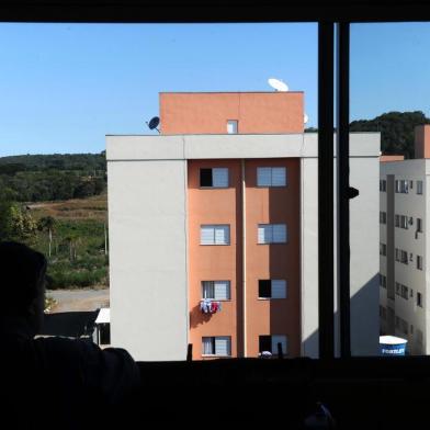  Caxias do Sul - RS - Brasil. 02/10/2013.Apartamentos do loteamento Campos da Serra estão vazios porque moradores que ganharam as chaves não ocupam os imóveis ou não moram ali. Foto: Daniela Xu/Agência RBS