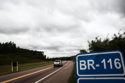  BARRA DO RIBEIRO, RS, BRASIL, 27/11/2018 - Demora na assinatura do contrato pode adiar retomada da duplicação da BR-116 pelo exército. (FOTOGRAFO: CARLOS MACEDO / AGENCIA RBS)Indexador: Carlos Macedo