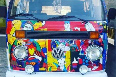 Kombi com arte de Fabio Balen stará no Mercado Chic Boutique