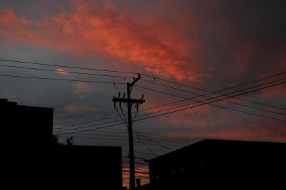  CAXIAS DO SUL, RS, BRASIL. (07/01/2019)Pôr do sol no centro de Caxias do Sul. (Antonio Valiente/Agência RBS)